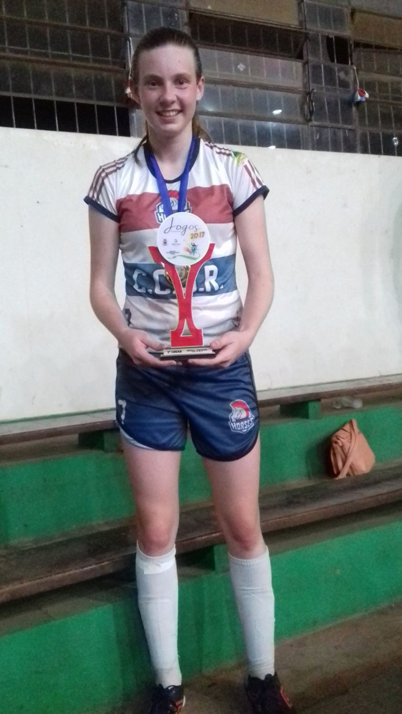 Atleta inhacorense se destaca no futebol feminino